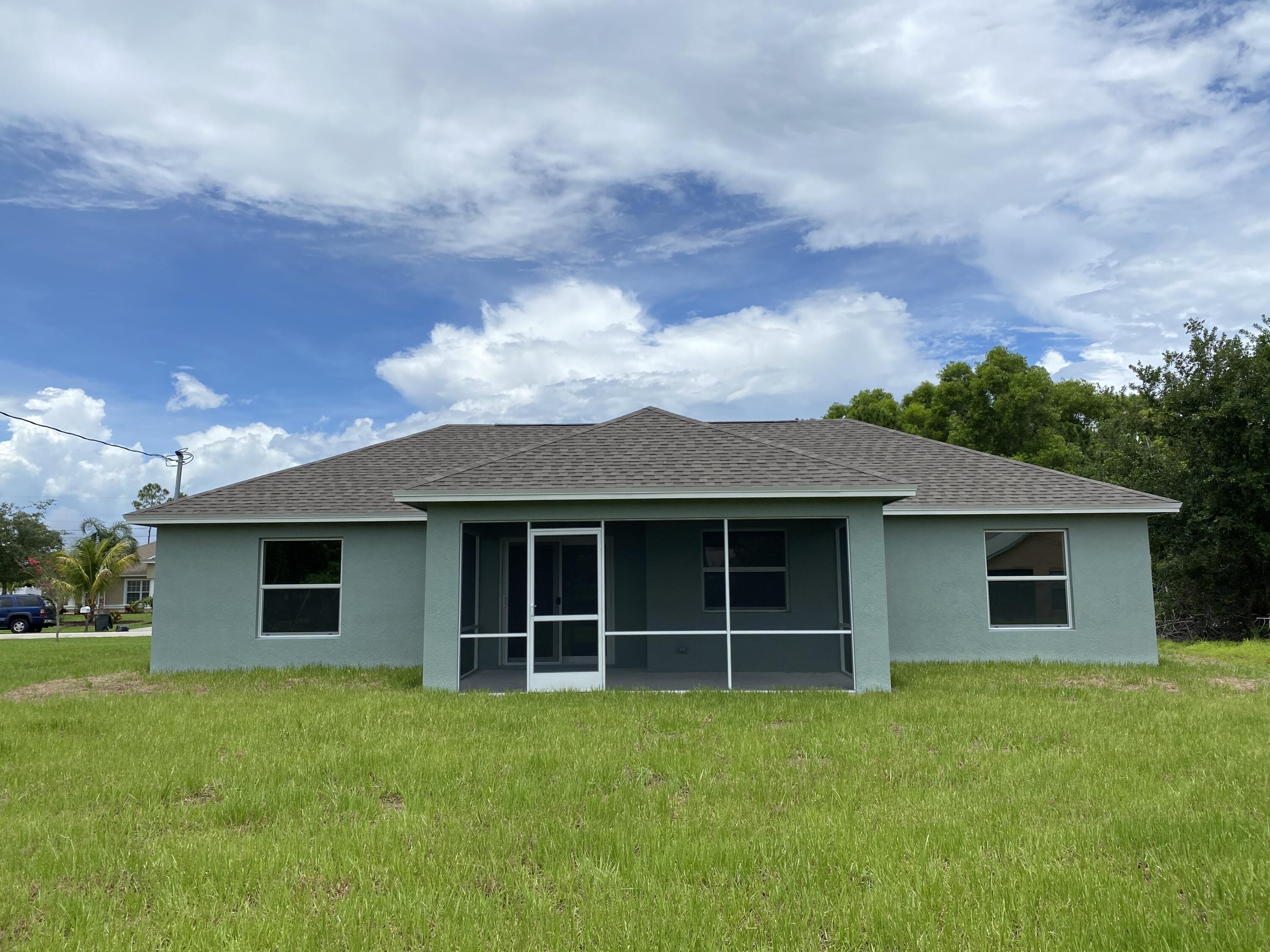 Property Photo:  1743 SE Gaskins Circle  FL 34952 