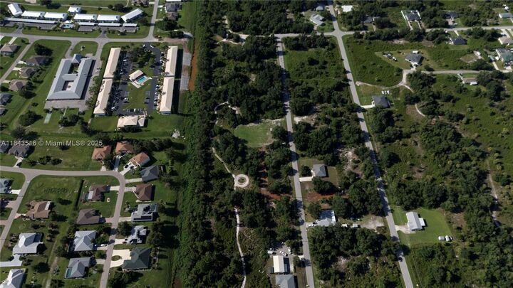 Property Photo:  2189 Highlands Rd  FL 33983 