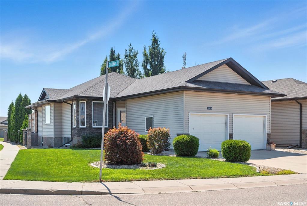 Property Photo: 1019 Lynd Crescent SK S7T 0C5