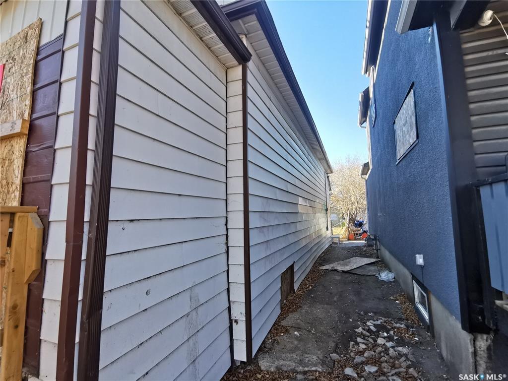 Property Photo:  1448 Elphinstone Street  SK S4T 3M6 