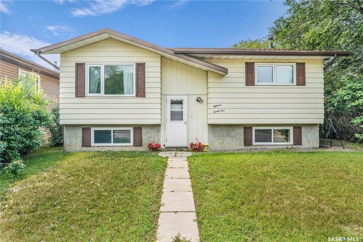 Property Photo:  1825 17th Avenue  SK S6V 6Y9 