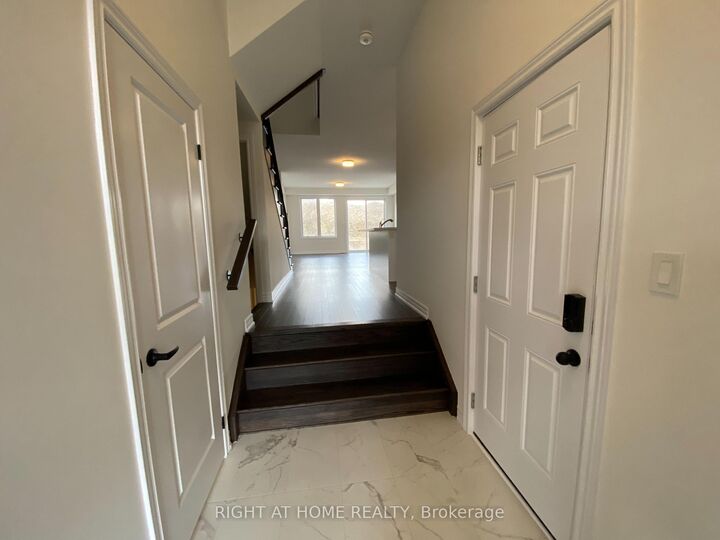 Property Photo: 1323 Chee Chee Landing ON L9E 1L3