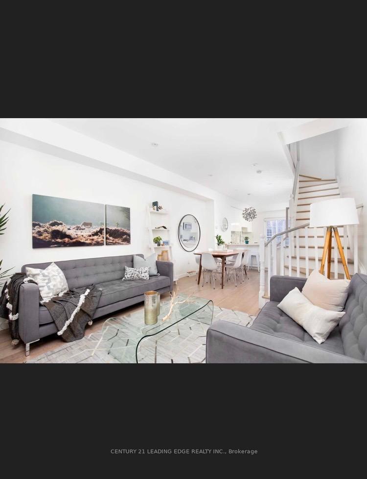Photo de la propriété:  113 The Queensway Way N 57  ON M6S 5B6 