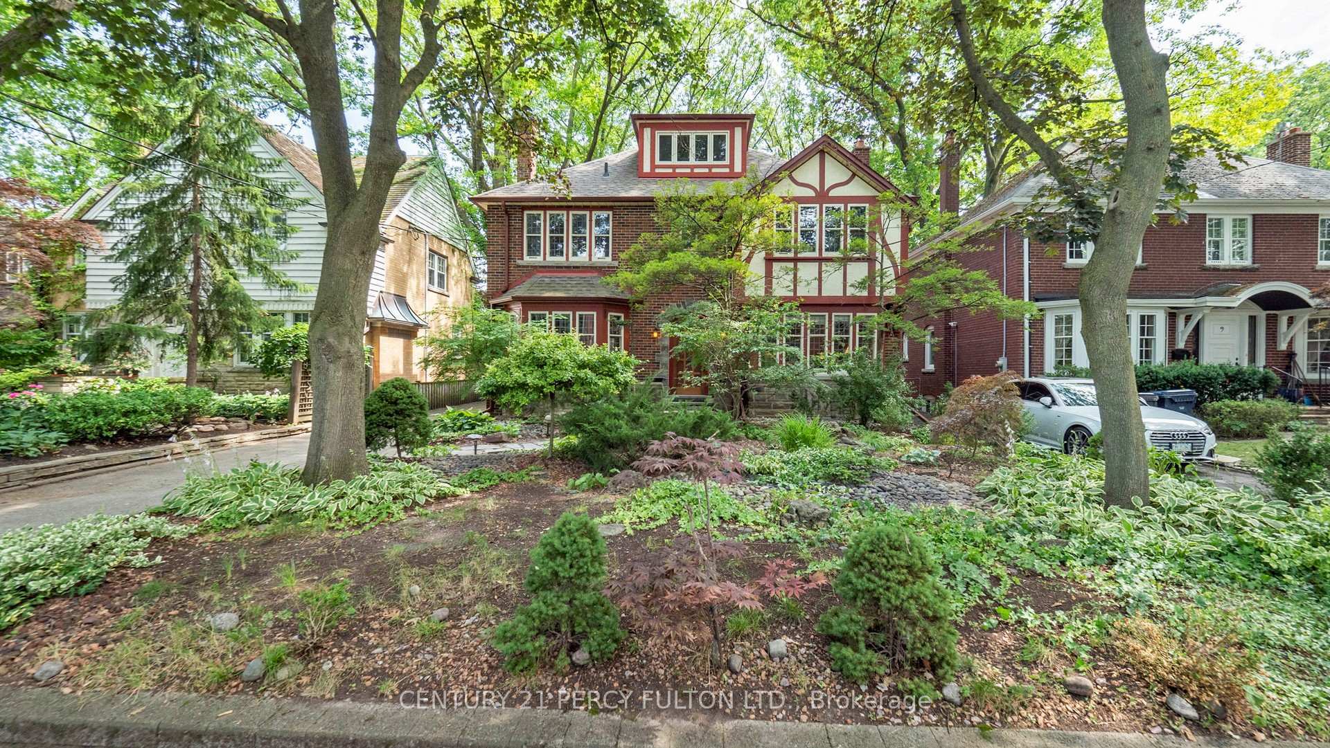 Photo de la propriété: 7 Wilgar Road ON M8X 1J3
