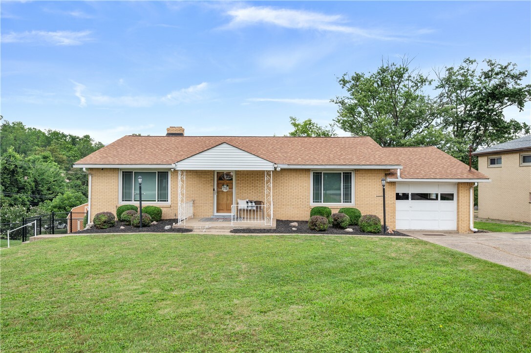 Property Photo: 30 Beaver Grade Rd PA 15136