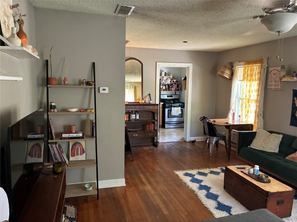 Property Photo:  2114 Rountree Drive  TX 78722 