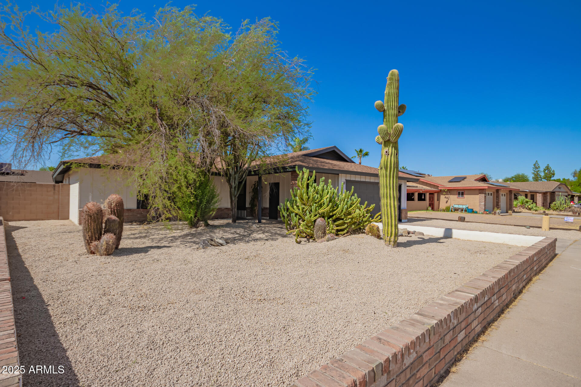 Property Photo: 118 W Bluefield Avenue AZ 85023