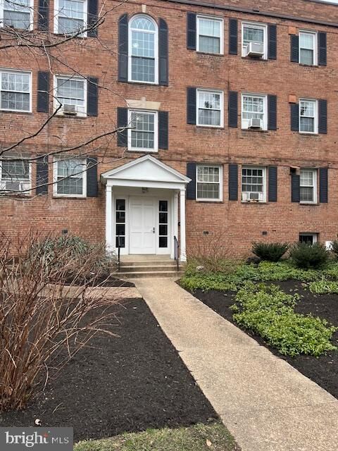Property Photo: 5012 Columbia Pike 3 VA 22204