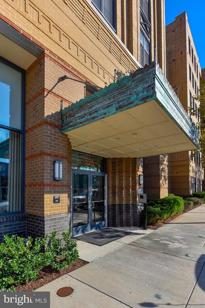 Property Photo: 525 N Fayette Street 519 VA 22314
