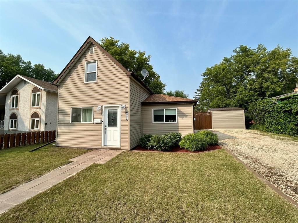 Property Photo: 521 Clandeboye Avenue MB R1A 0X7