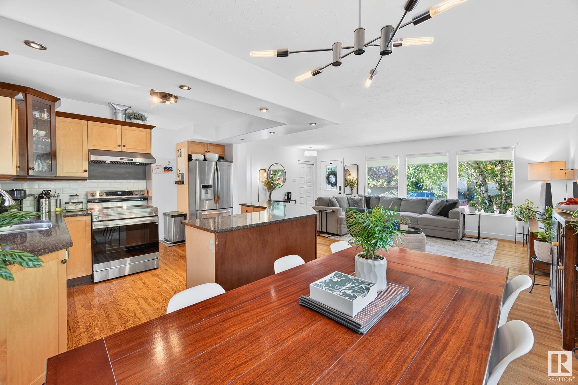 Property Photo:  8920 146 Street NW  AB T5R 0V8 