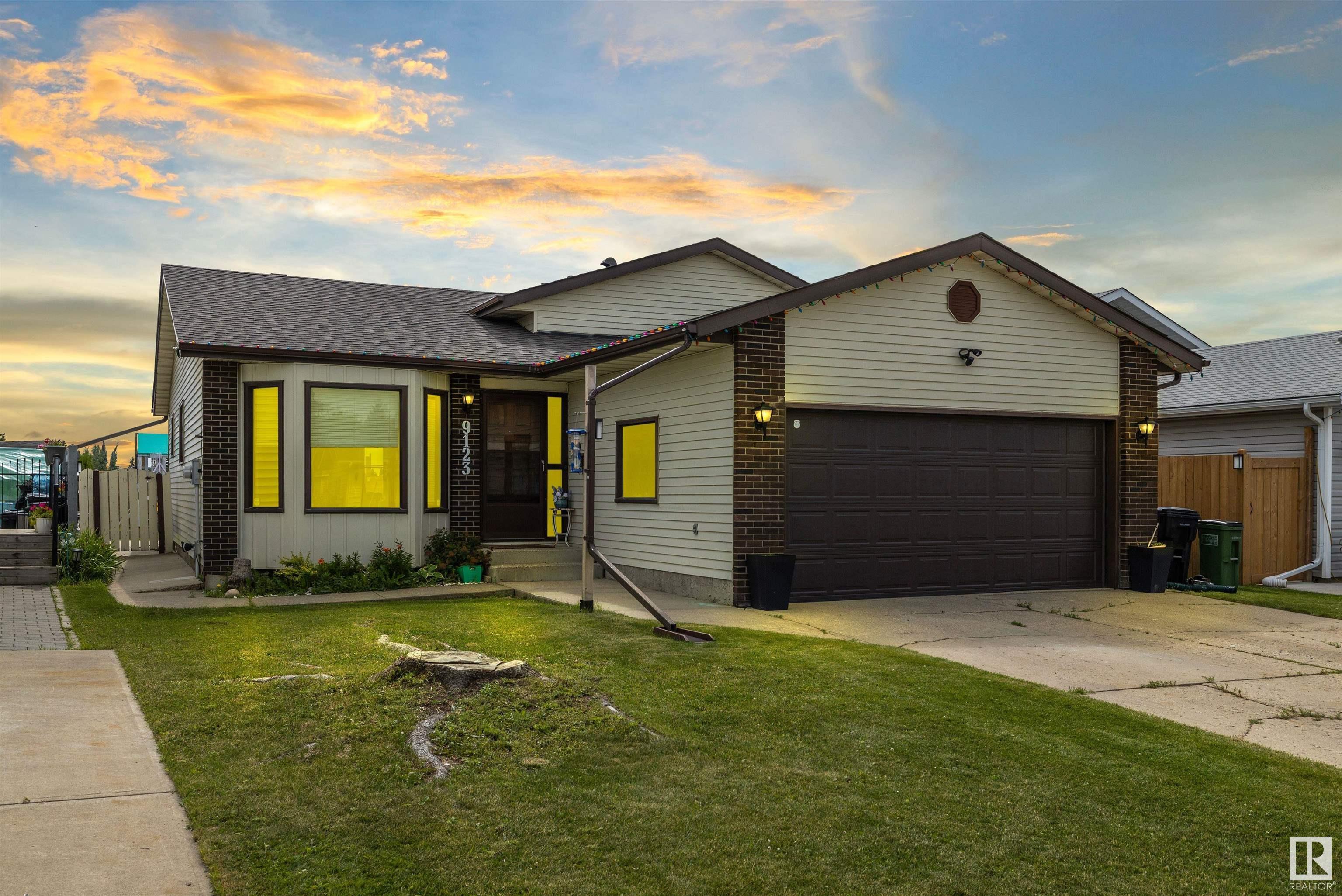 9123 175 Avenue NW  Edmonton AB T5Z 2M3 photo