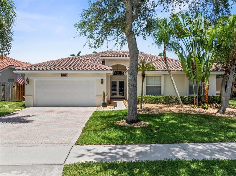 Property Photo: 19123 NW 23rd St FL 33029