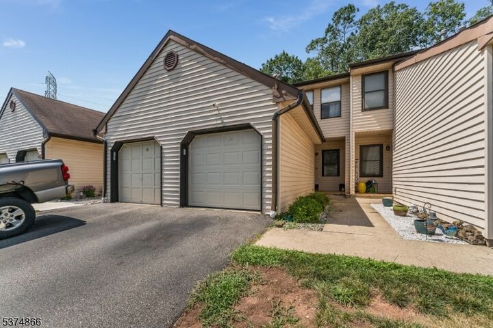 112 Sequoia Ct  Raritan Twp. NJ 08822 photo