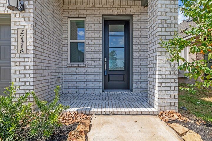 Property Photo: 27318 Sweetwater Bay Drive TX 77493
