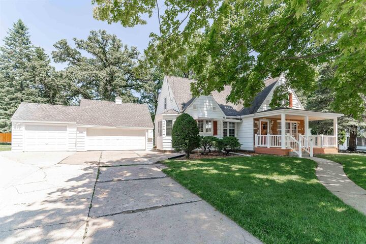 Property Photo: 2320 Rainbow Drive IA 50613