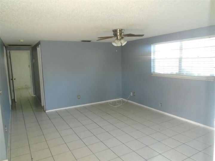 Property Photo: 3011 E Ellicott Street FL 33610