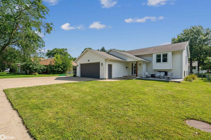 Property Photo:  2202 Miller Street  IA 52601 