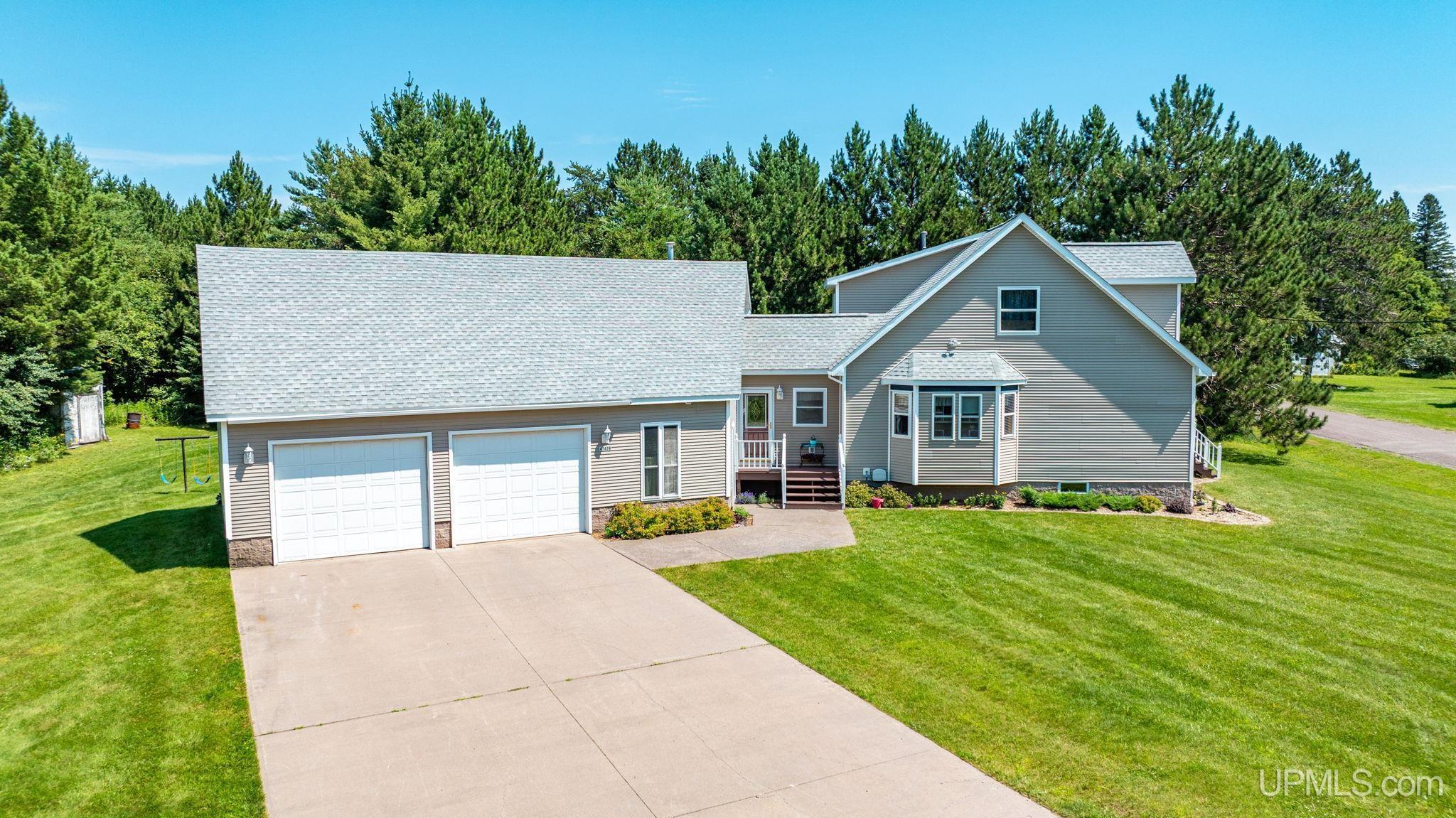 Property Photo:  47474 Huron Street  MI 49905 
