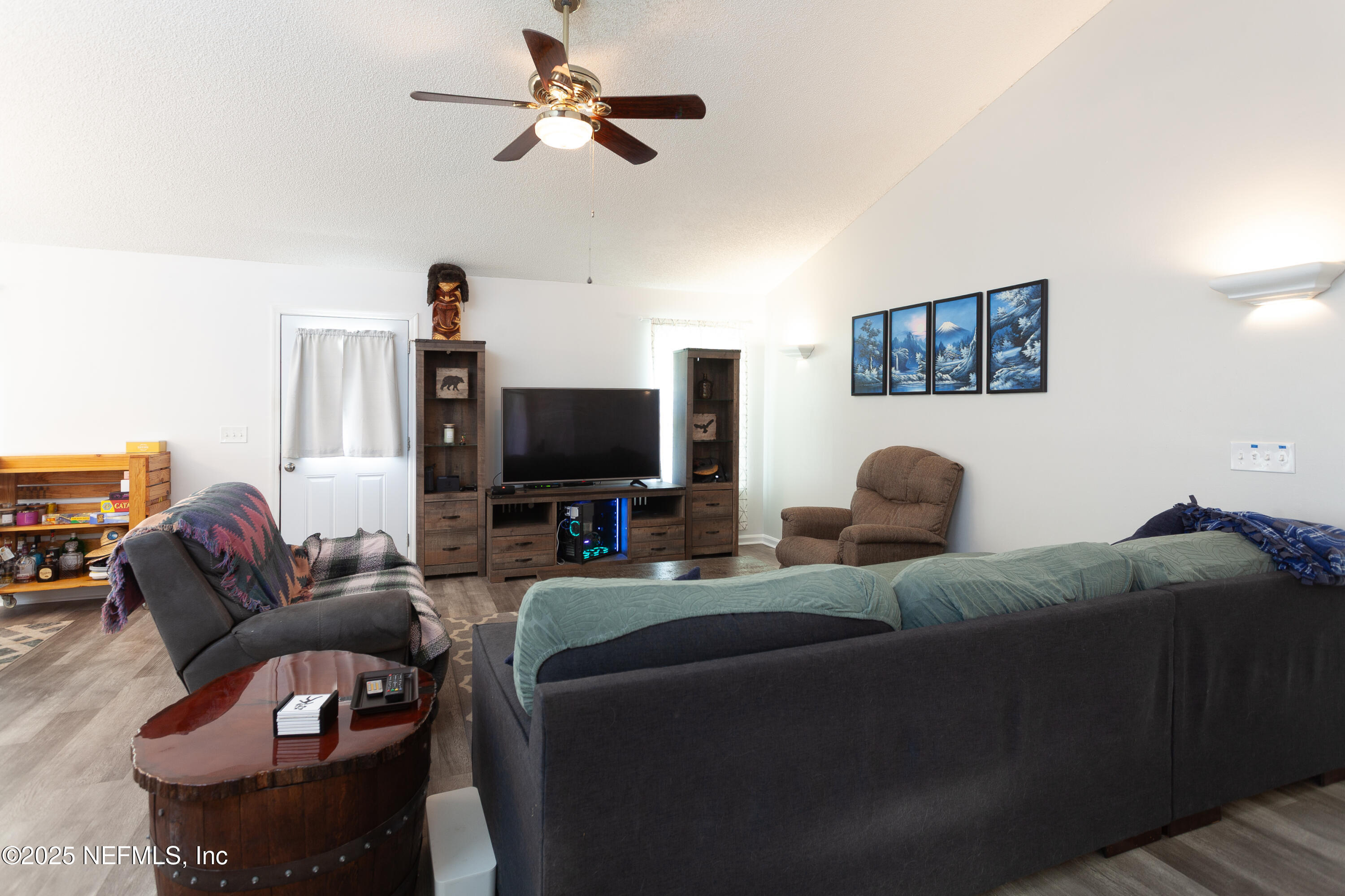 Property Photo: 8975 Winding Vine Drive W FL 32244