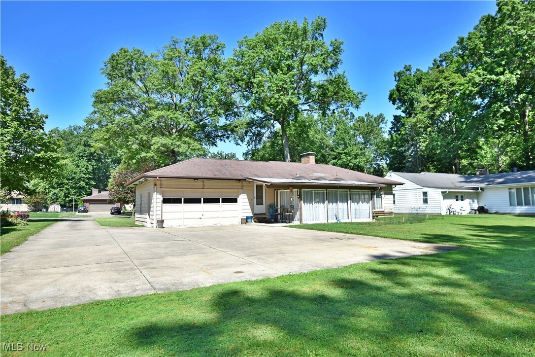 Property Photo:  3984 Southwood Drive SE  OH 44484 