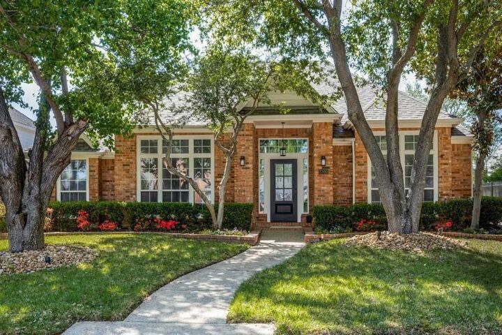 Property Photo:  2300 Hunter Place Lane  TX 76006 