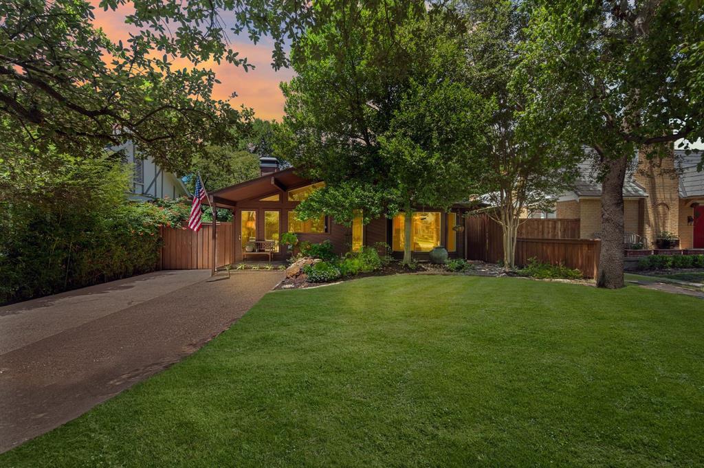 Property Photo: 2116 Hillcrest Street TX 76107