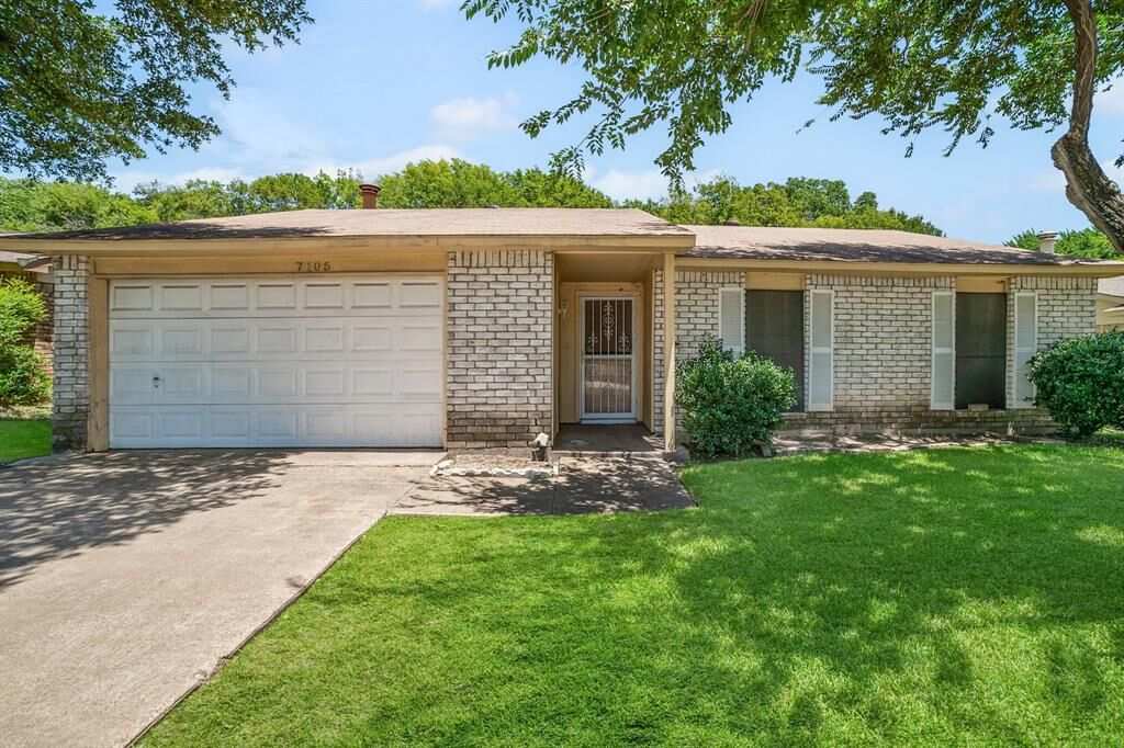 Property Photo:  7105 Flameleaf Place  TX 75249 