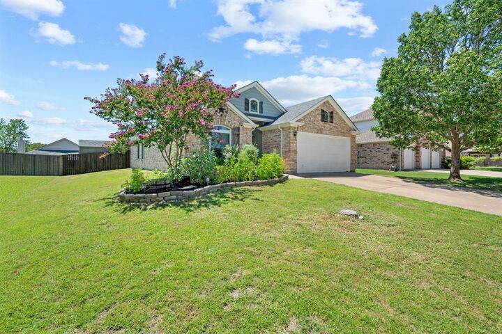 Property Photo: 129 Coyote Run TX 75165