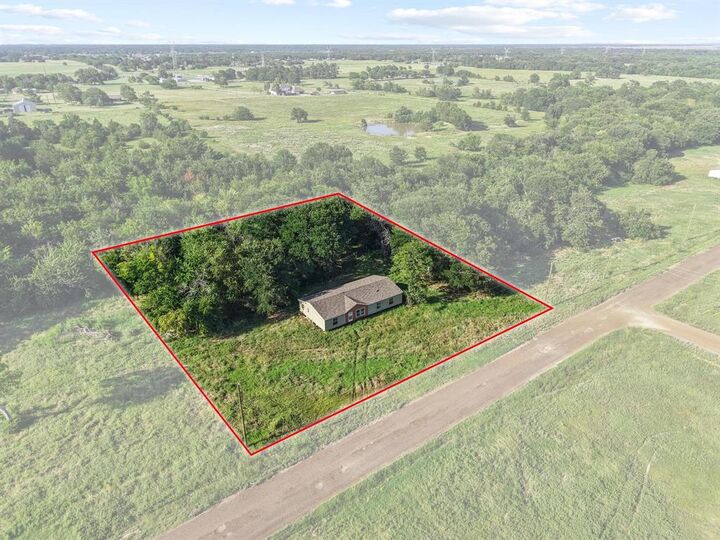 Property Photo: 405 Hemby Way TX 75418