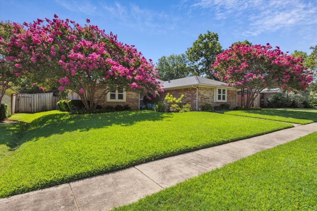 Property Photo:  1202 Meadowview Drive  TX 76039 
