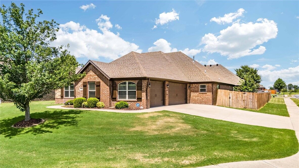 Property Photo: 1200 SW Willow Bend Avenue AR 72713