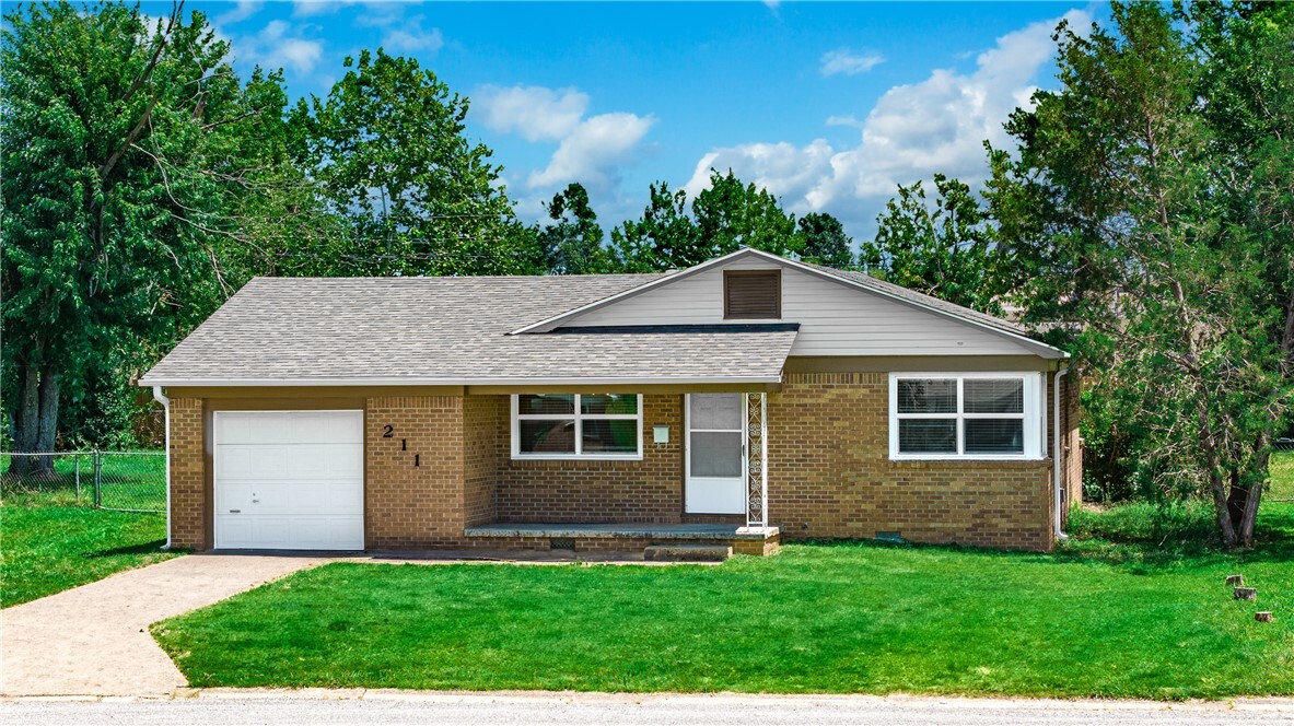 211 S 13th Place  Rogers AR 72758 photo