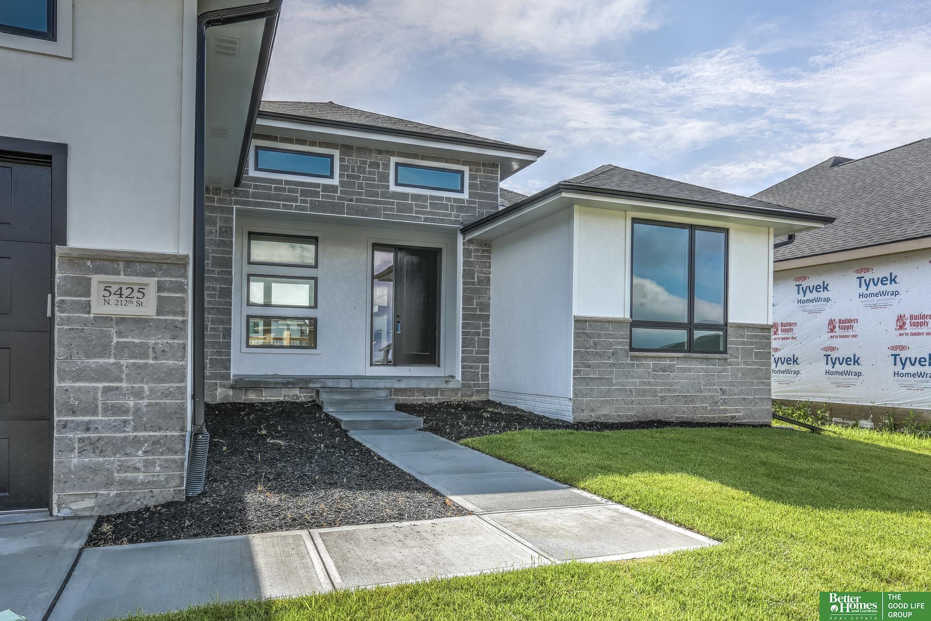 Property Photo: 5425 N 212 Street NE 68022