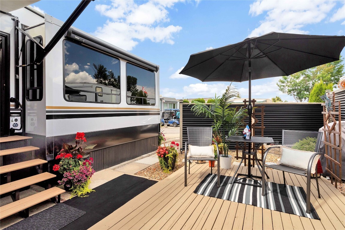 Property Photo: 415 Commonwealth Road 396 BC V4V 1P4