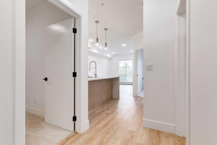 Property Photo: 330 Dieppe Drive SW 406 AB T3E 2L4