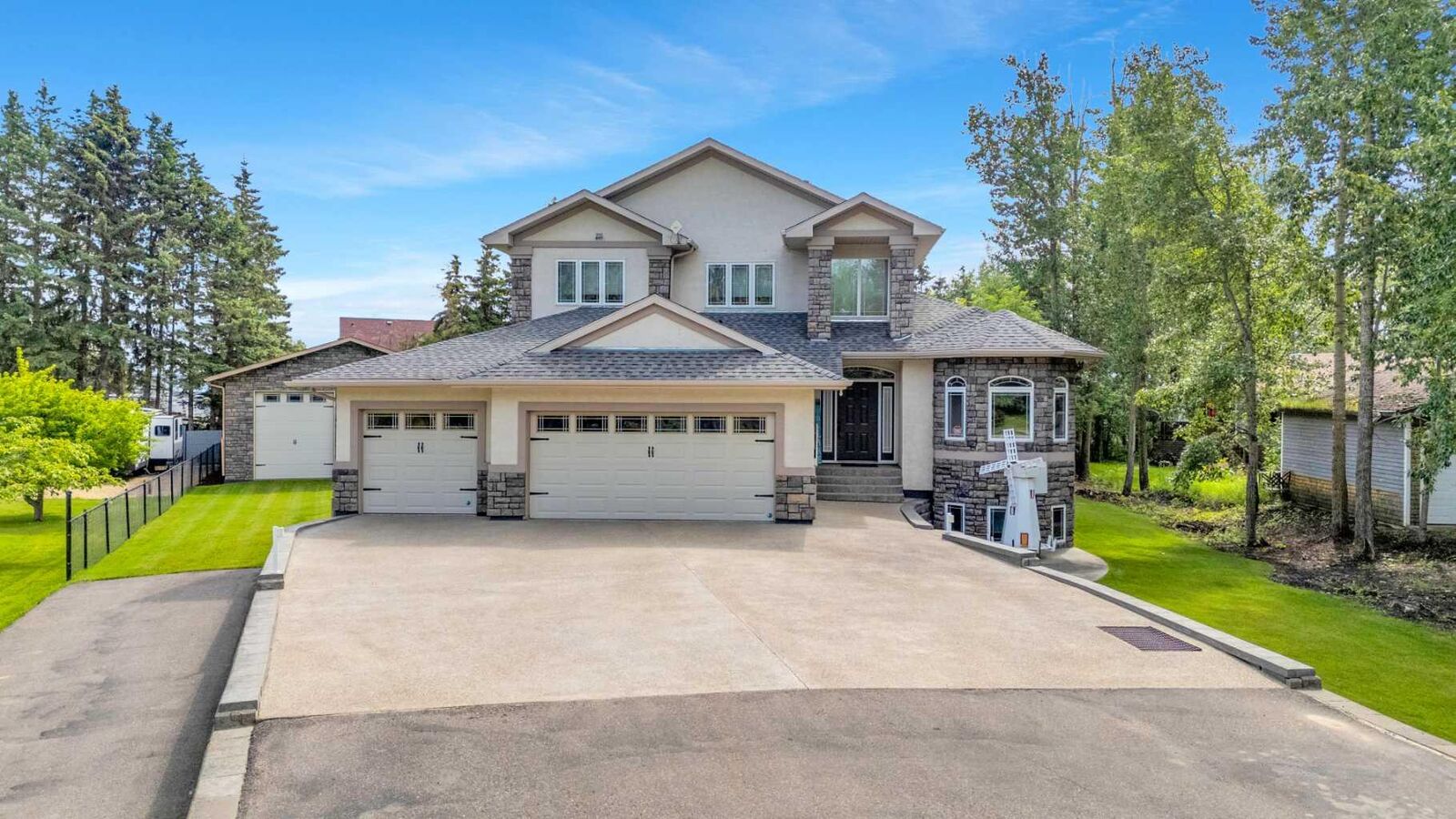 Property Photo: 23 Parkland Crescent AB T0C 2J0