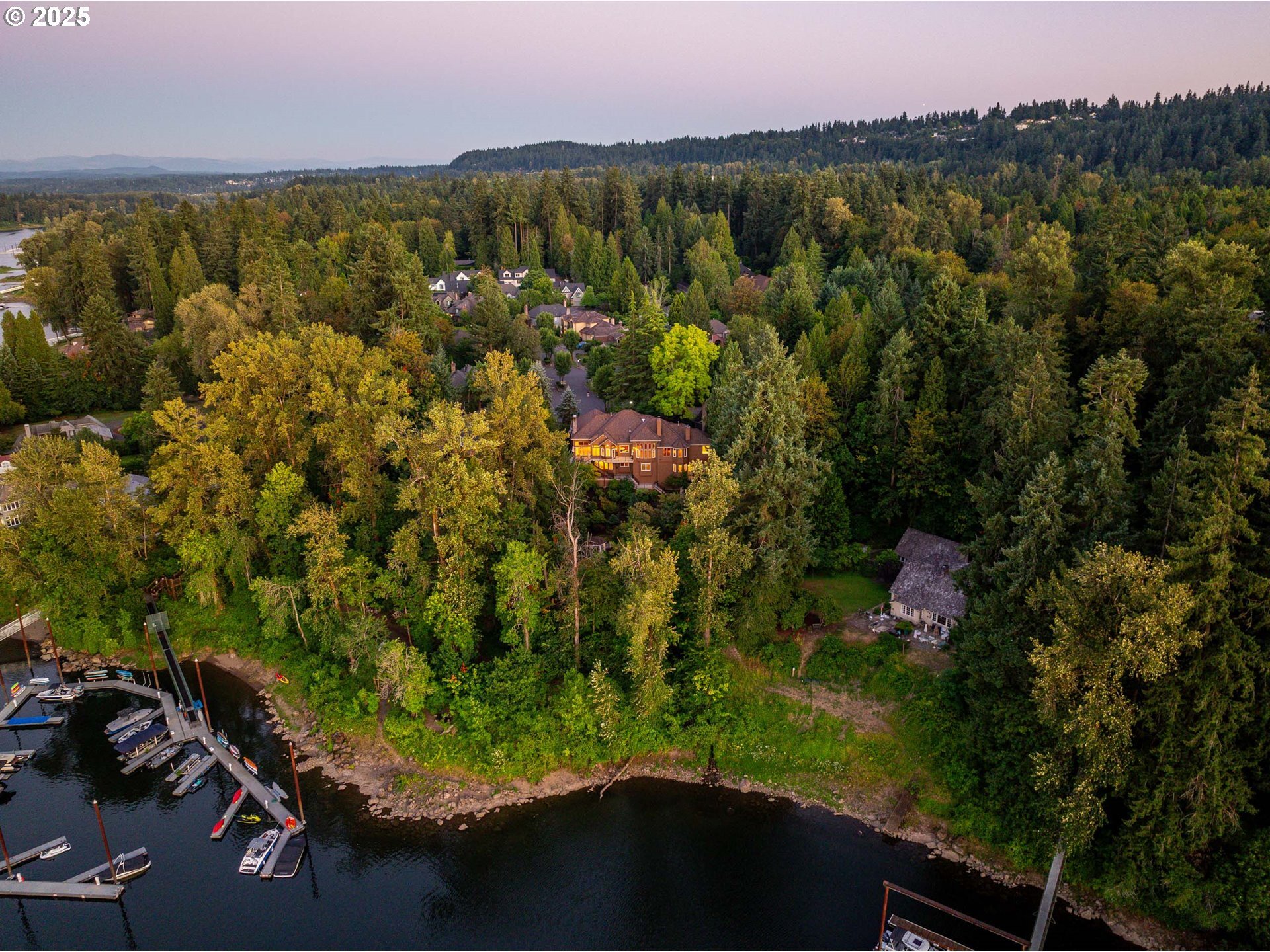 Property Photo: 18225 River Edge Ct OR 97034