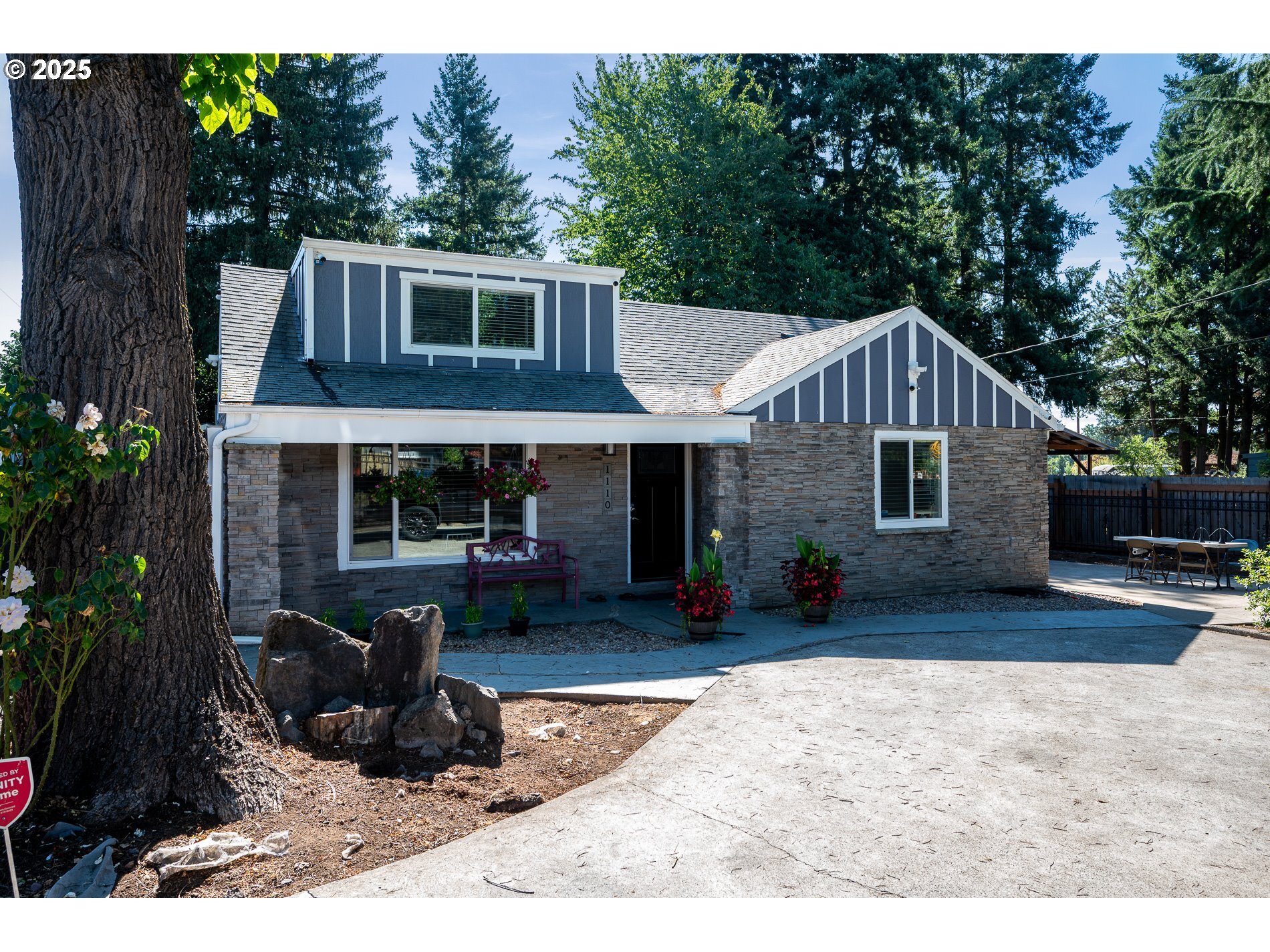 Property Photo: 1110 SE 151st Ave OR 97233
