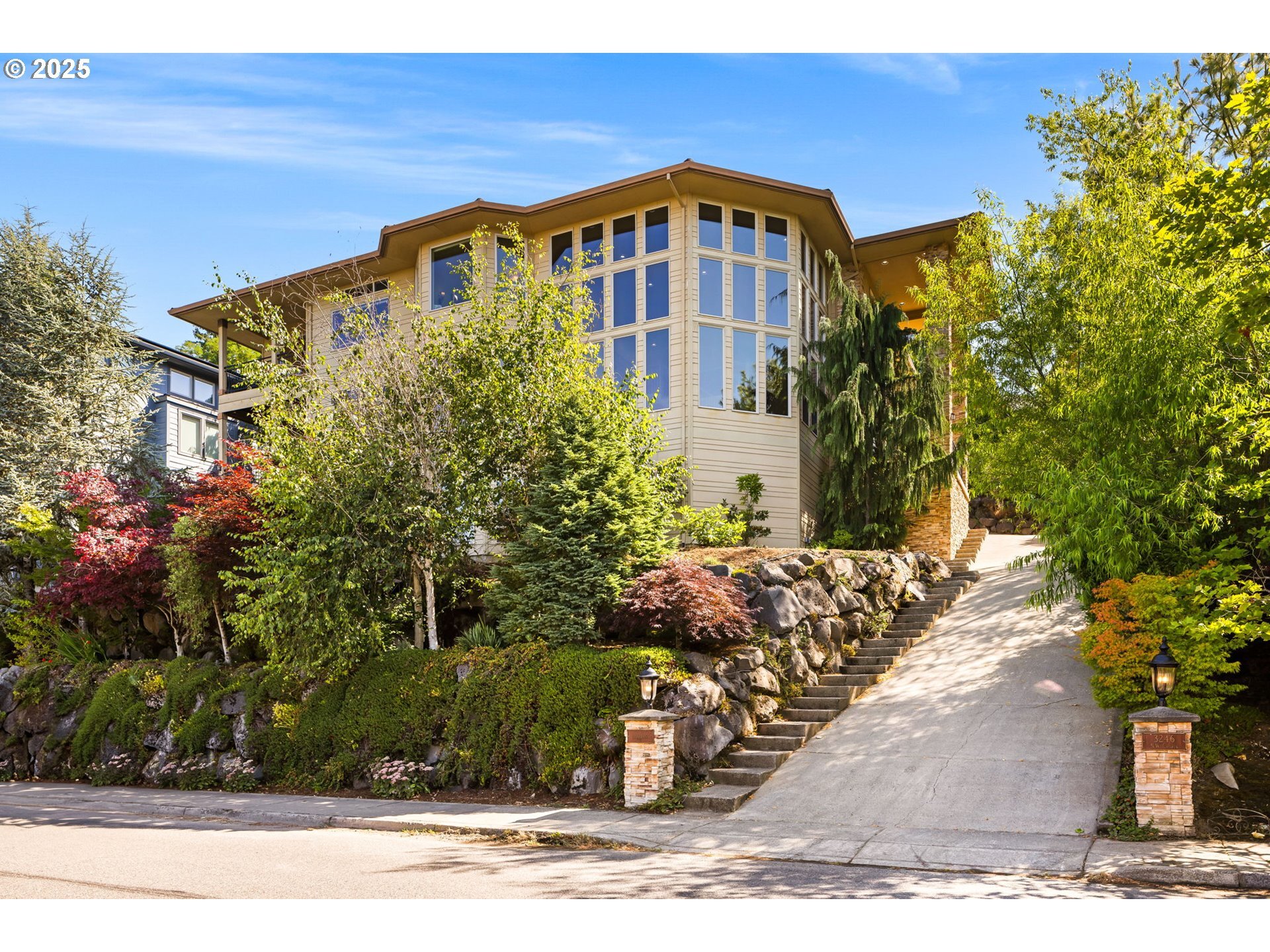 Property Photo: 3246 NW Chapin Dr OR 97229