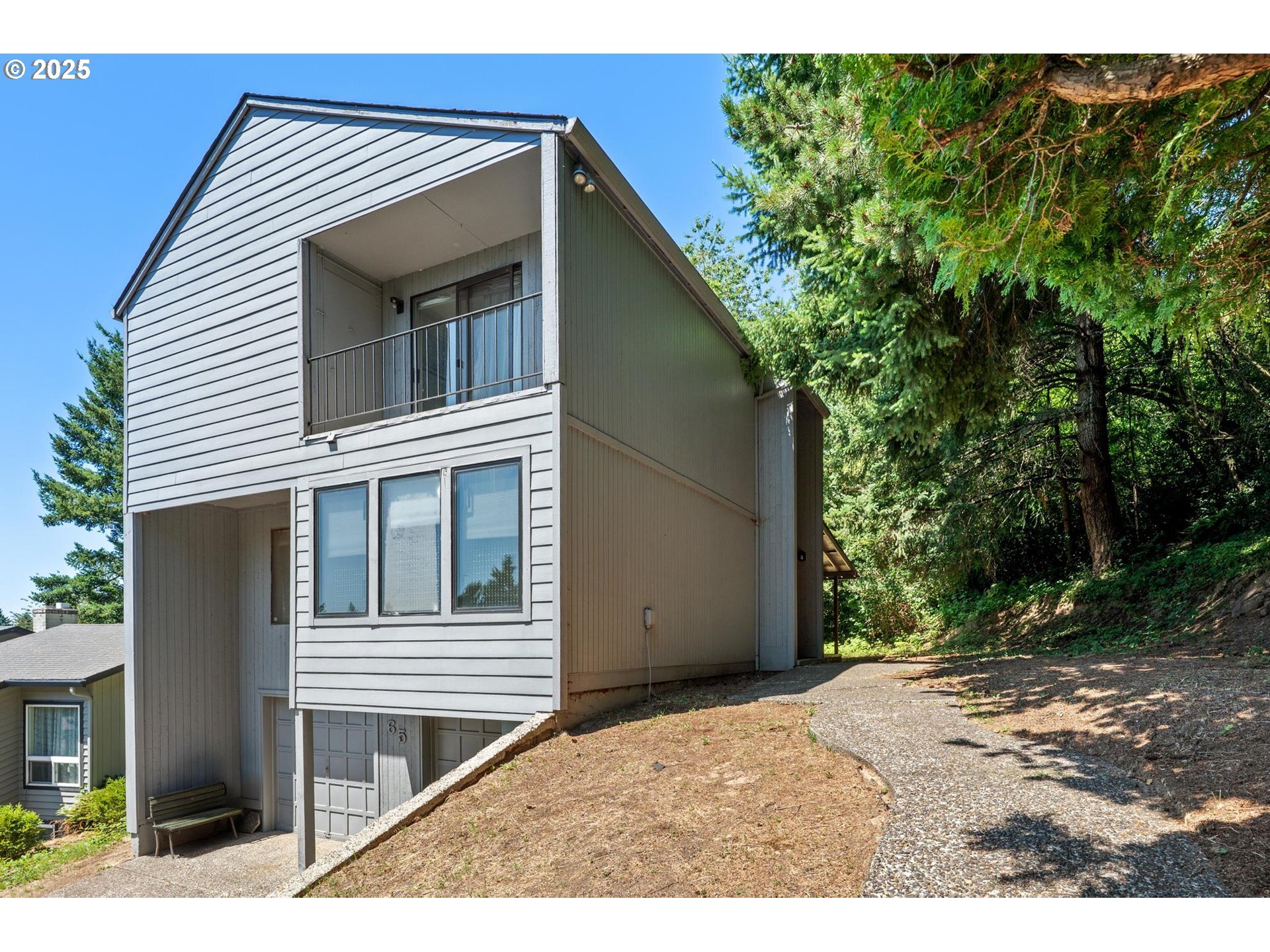 Property Photo: 65 SW Pleasant View Ave OR 97030