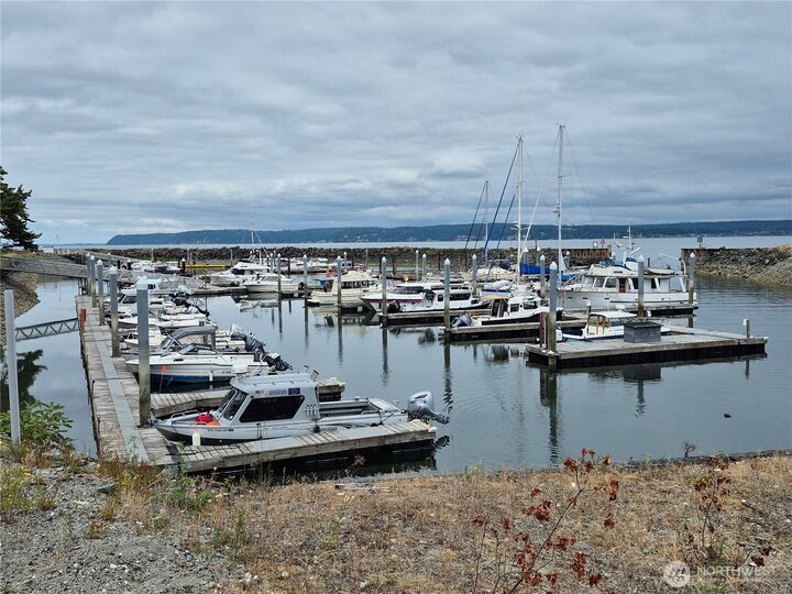 Property Photo:  42 F  Saratoga Dr  WA 98206 