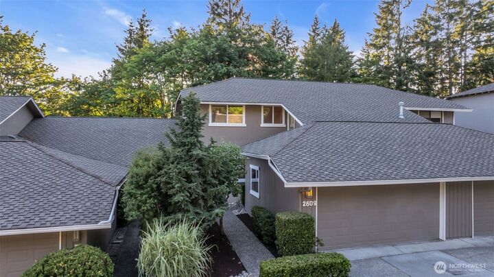Property Photo:  2609  175th Avenue NE  WA 98052 