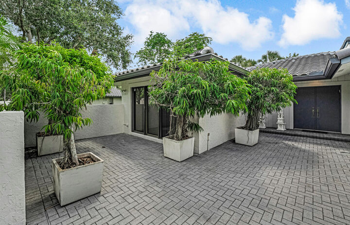 Property Photo:  14 Bristol Circle  FL 33436 