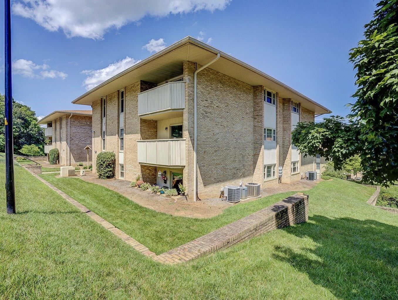 Property Photo:  5260 Crossbow Cir 1B  VA 24018 