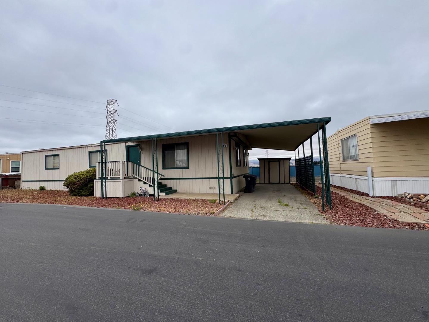 Property Photo: 150 Kern Street 40 CA 93905