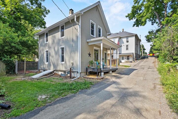 Property Photo:  402 Main-Page Court  WI 53589 