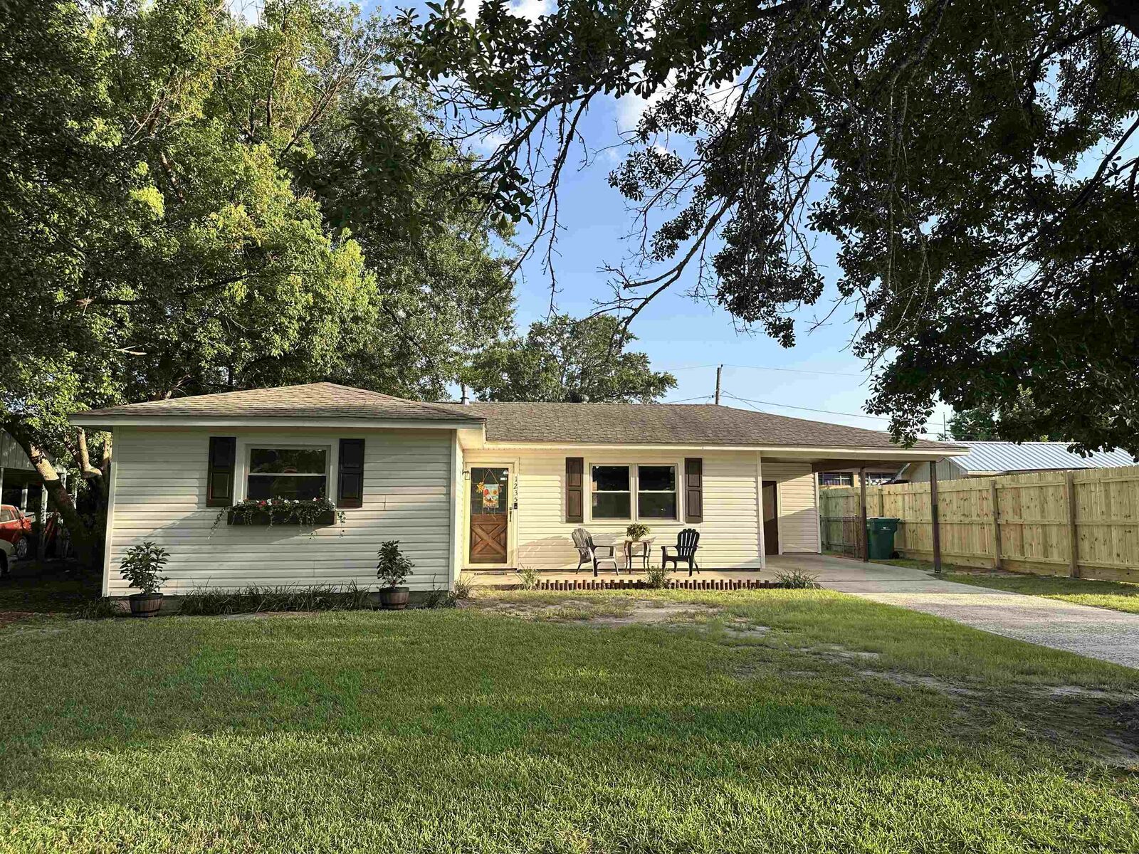 Property Photo:  1235 Palm Dr.  TX 77630 