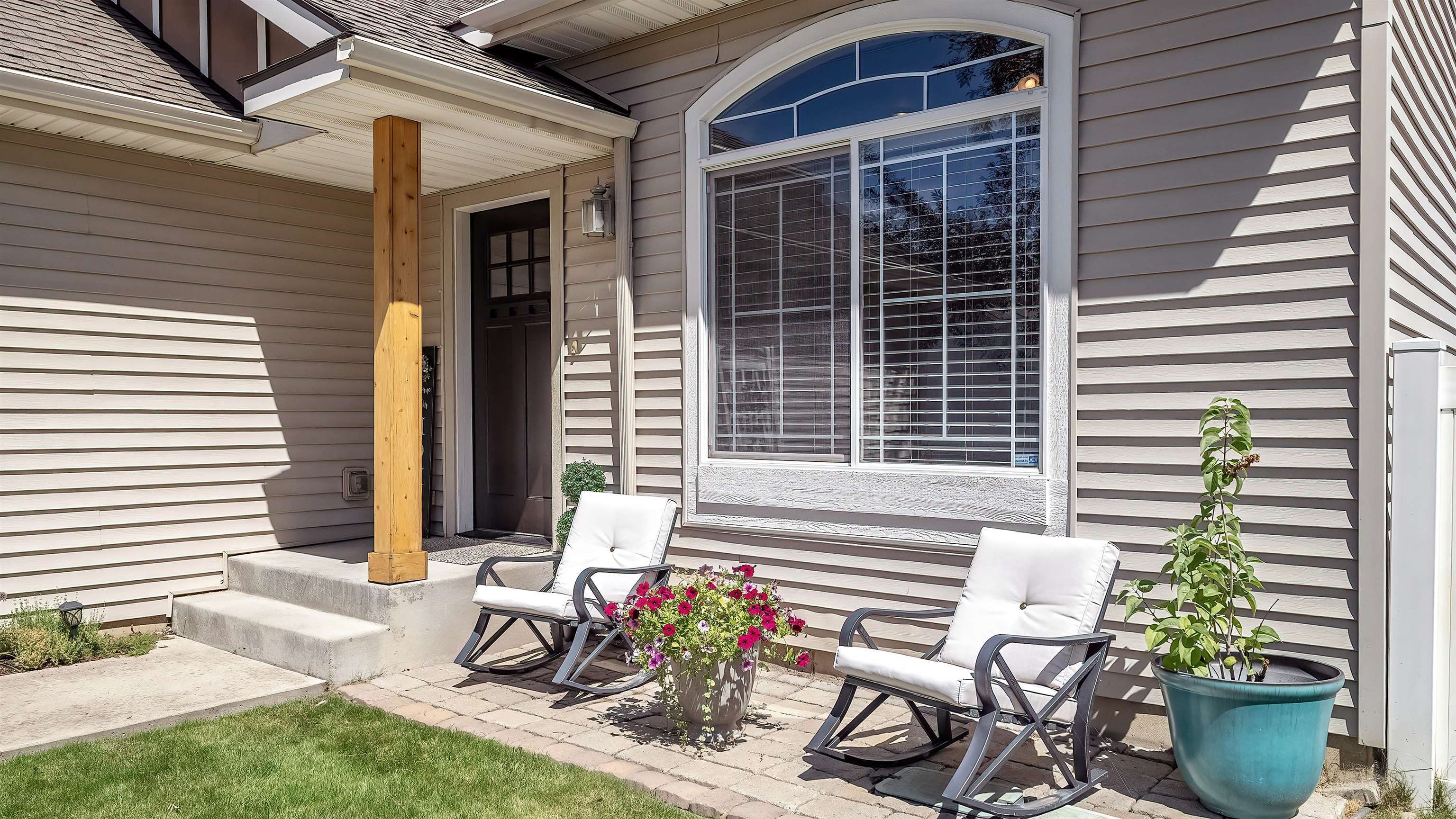 Property Photo: 8910 N Oak St WA 99208