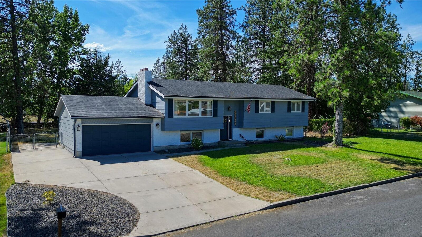 Property Photo: 14905 N Gleneden St WA 99208